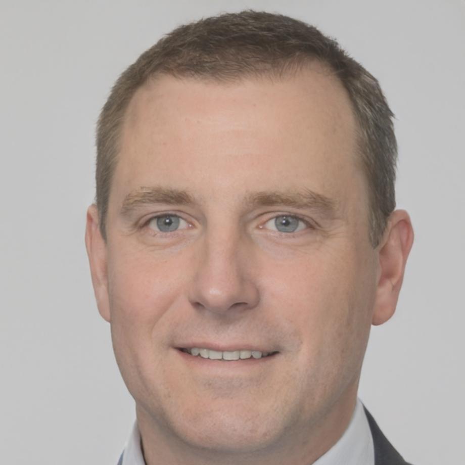 Portrait de Marc Dubois, expert en stratégie financière